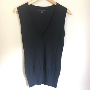 Banana Republic black sweater vest. Size XS